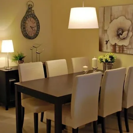 R22 Three Bed With Apartment *